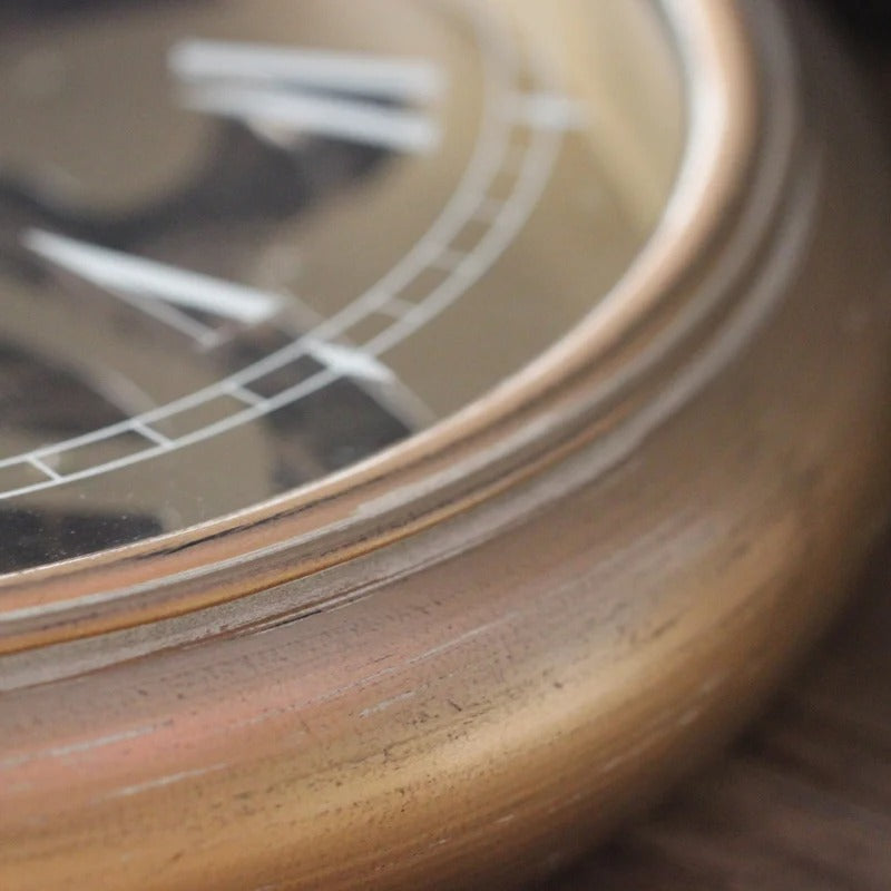 Clock with Moving Gear