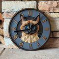 This Cat Siamois Wall Clock adds a tailored balance of function and visual interest to home decor.