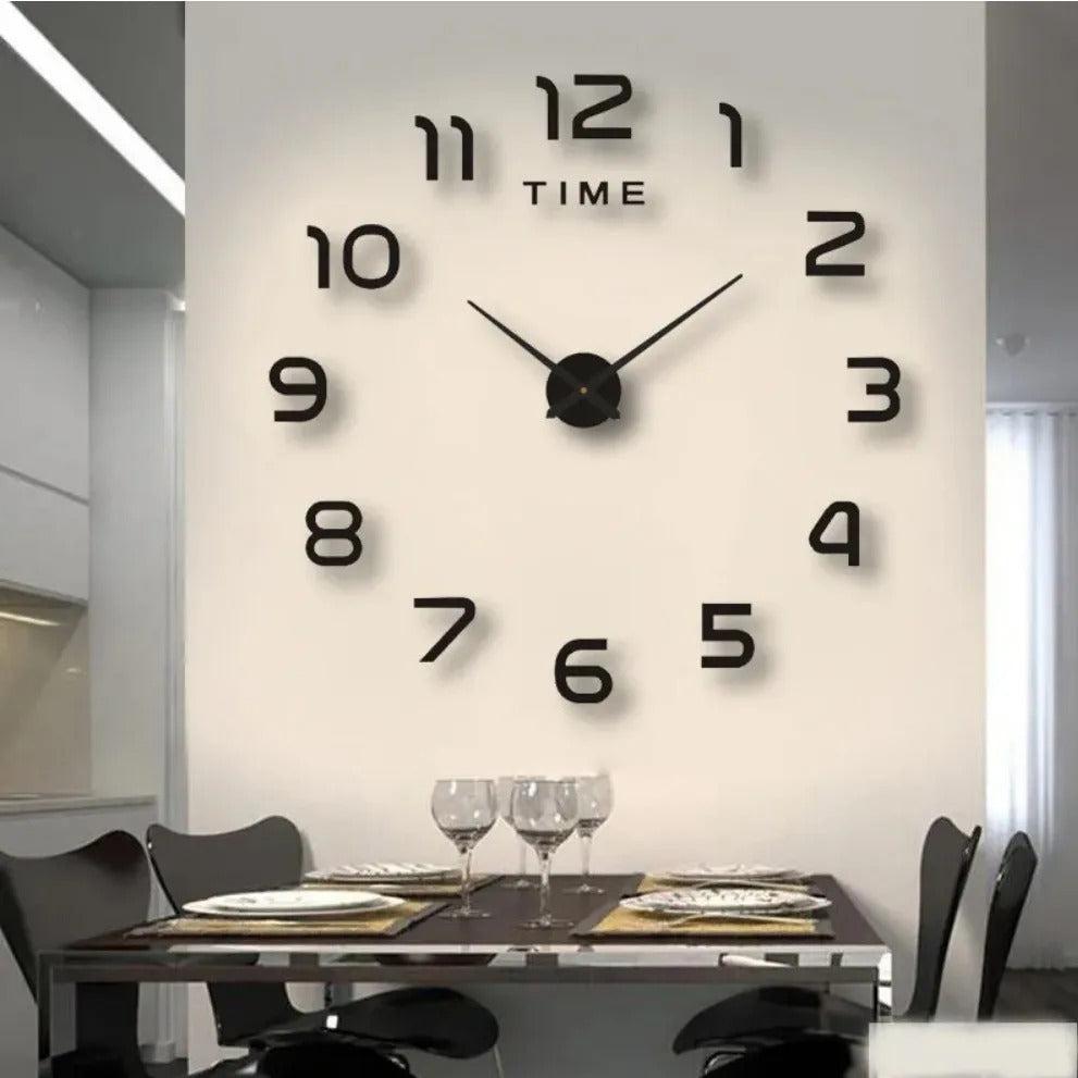 This Horloges XXL brings a polished clock design and decorative character to the wall.