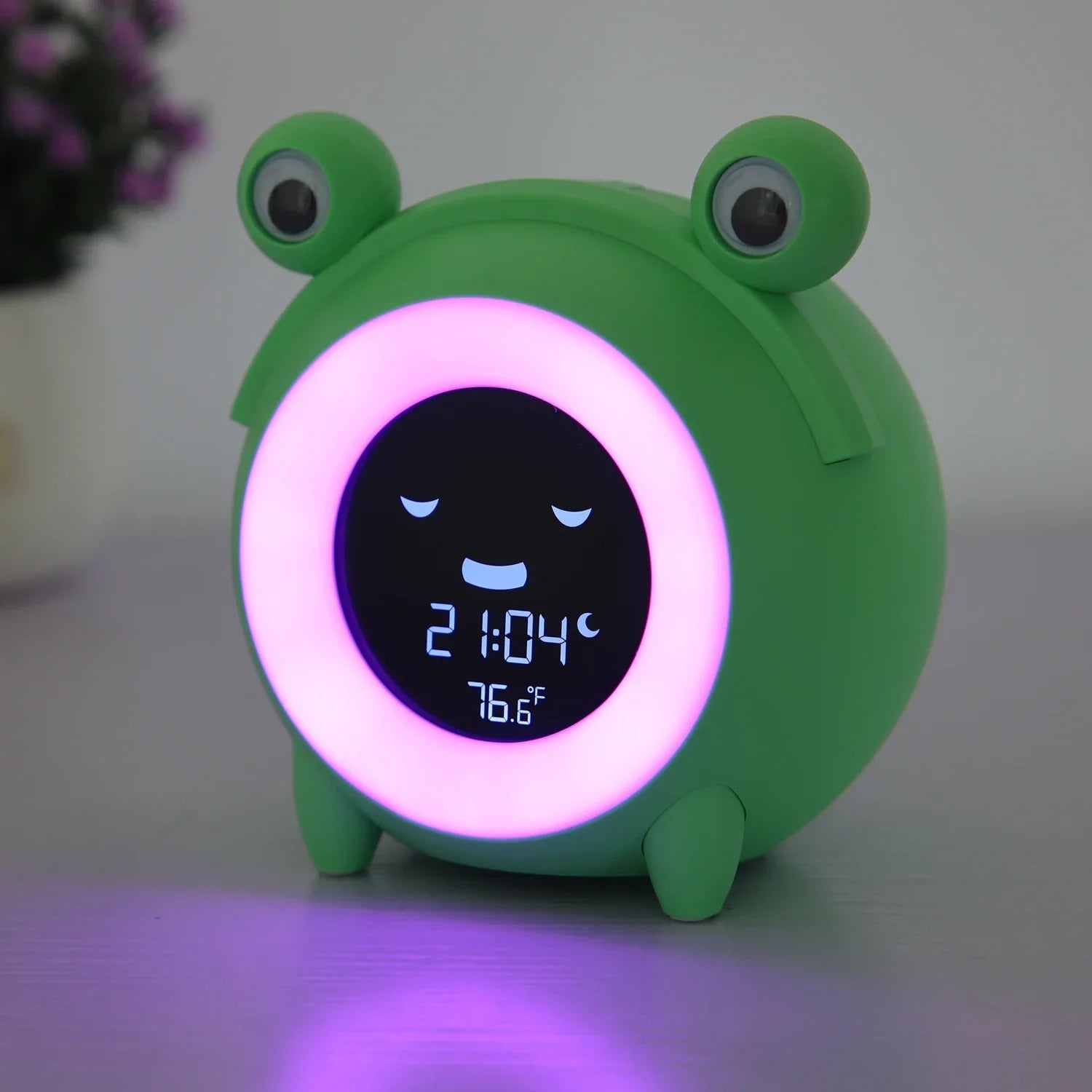 A closer view of the Educational 3 ans Alarm Clock, created to become a striking focal point in any room.
